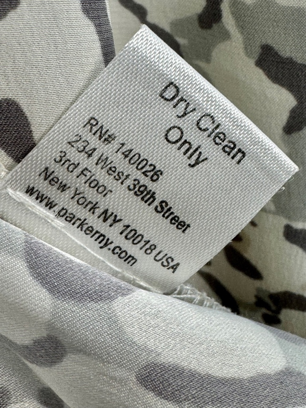 Parker New York 100% Silk Animal Print Maxi Dress in Grey White Sz XS - Picture 7 of 8